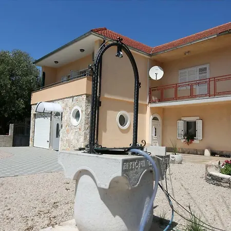 Apartamento Apartman Delux Brkic *